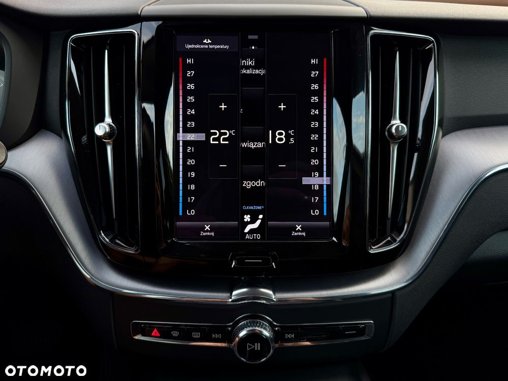 Volvo XC 60 B4 D AWD Momentum Pro - 20