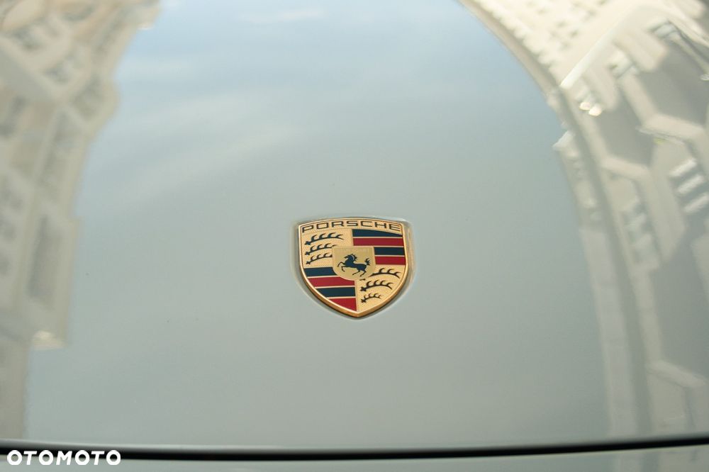 Porsche 911 Carrera 4S - 12