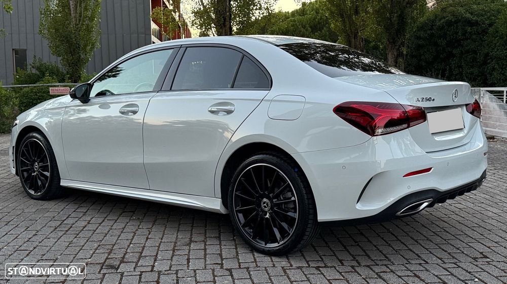 Mercedes-Benz A 250 Limousine e AMG Line - 17