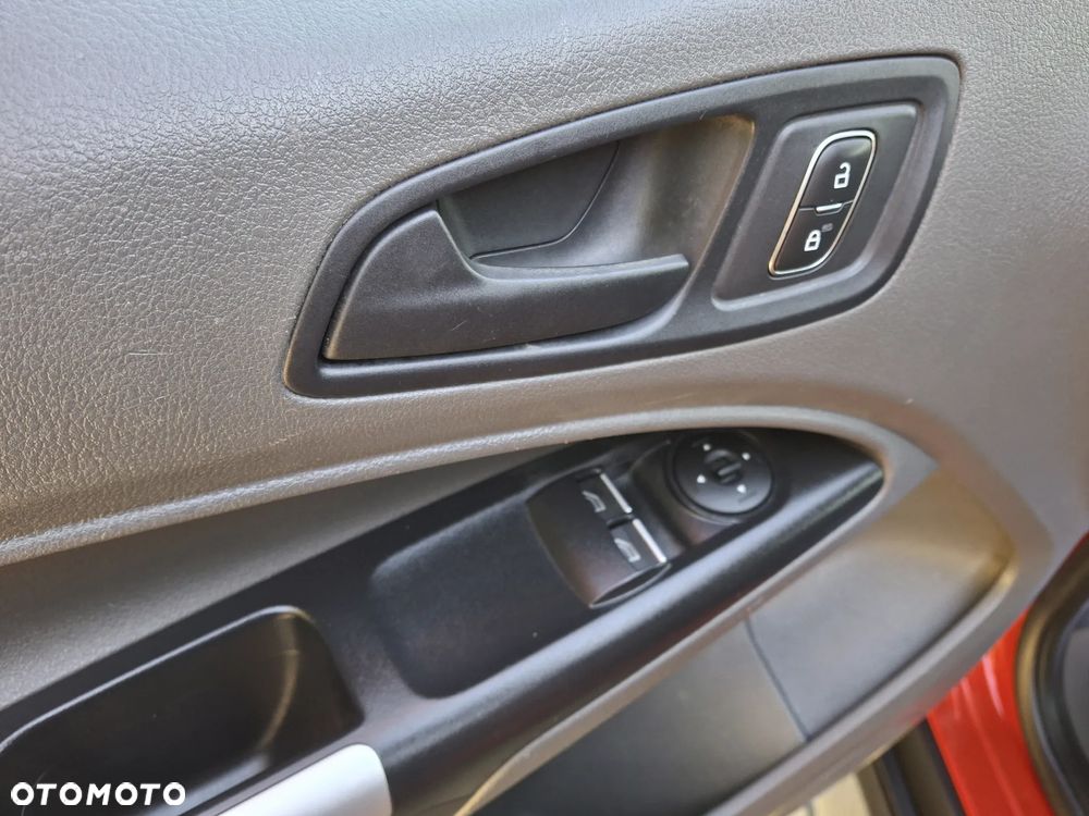 Ford TRANSIT CONNECT TREND - 17