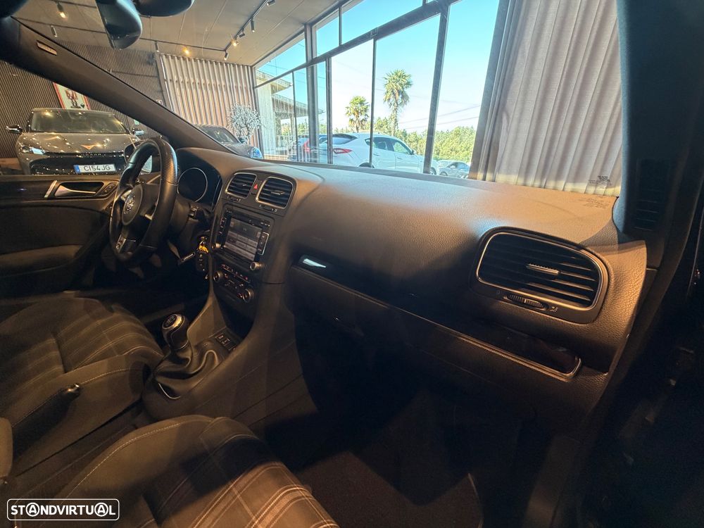 VW Golf 2.0 TDi DPF GTD - 31