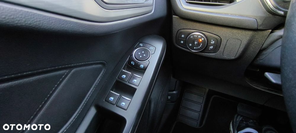 Ford Focus 2.0 EcoBlue Titanium - 11