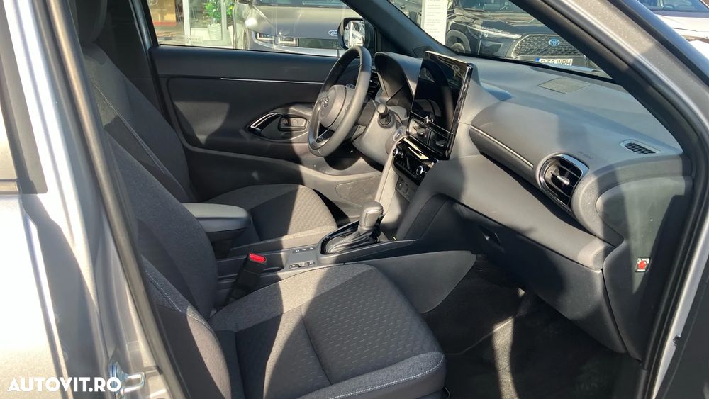 Toyota Yaris Cross 1.5 VVT-i HSD 4x2 Dynamic - 8