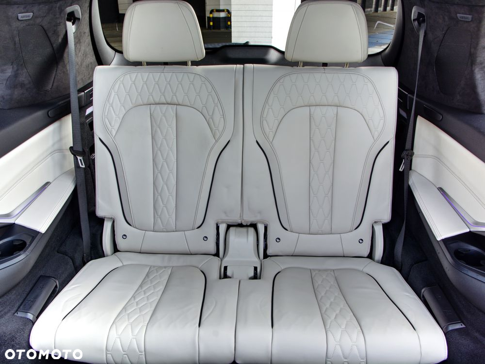 BMW X7 M50i sport - 35