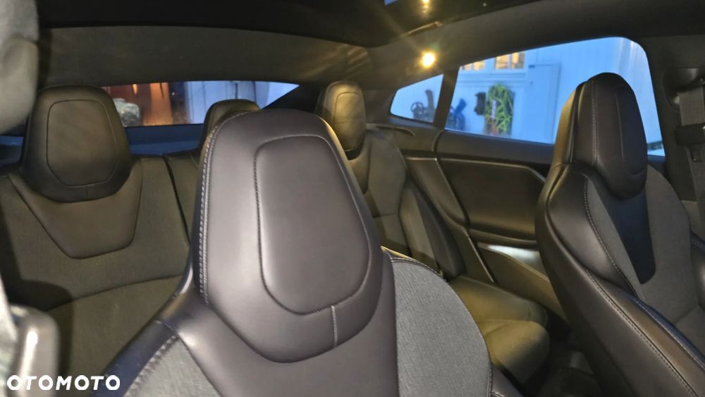 Tesla Model S - 19