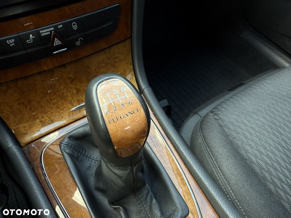 Mercedes-Benz Klasa E 240 Elegance - 30
