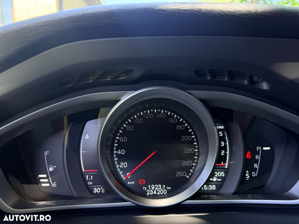 Volvo V40 D3 Geartronic Summum - 27