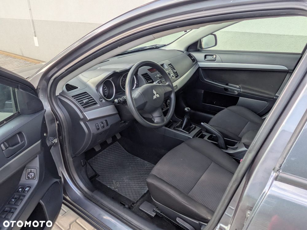 Mitsubishi Lancer - 12