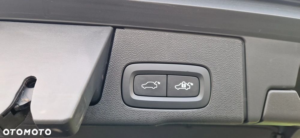 Volvo XC 60 B4 D Plus Dark - 26