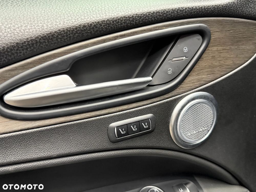 Alfa Romeo Stelvio - 17