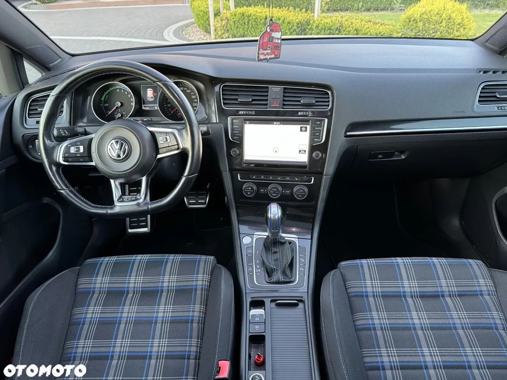 Volkswagen Golf - 5