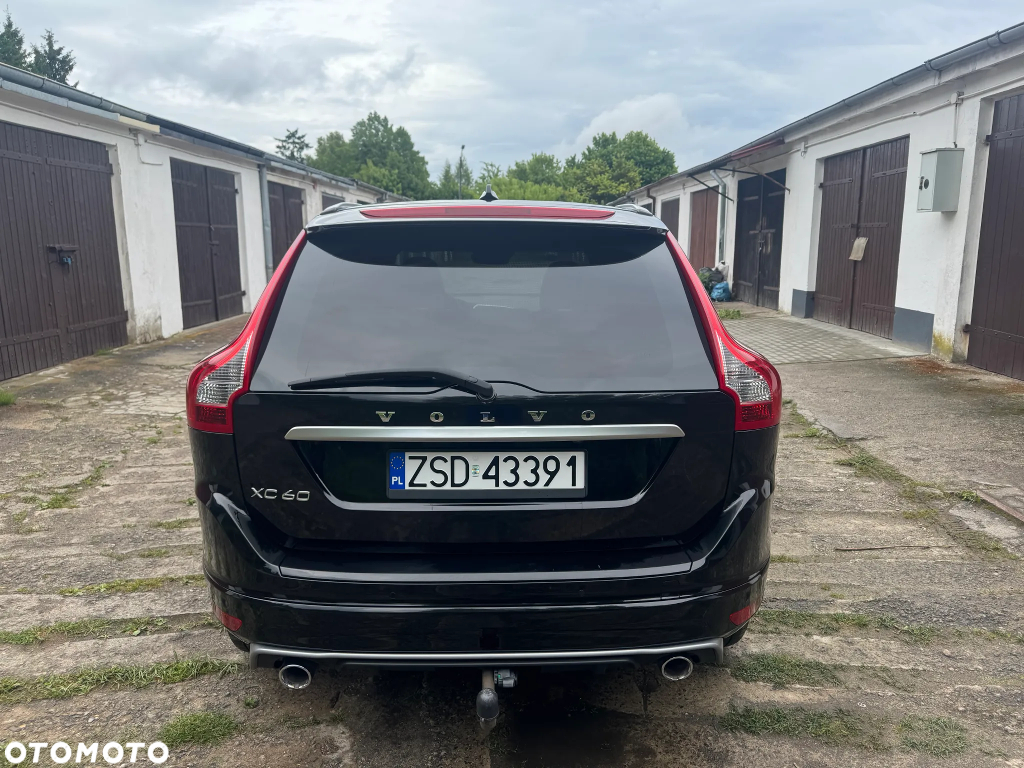 Volvo XC 60 D5 AWD R-Design Momentum - 4