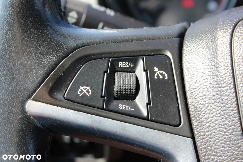 Opel Astra 1.6 NAVI - 28