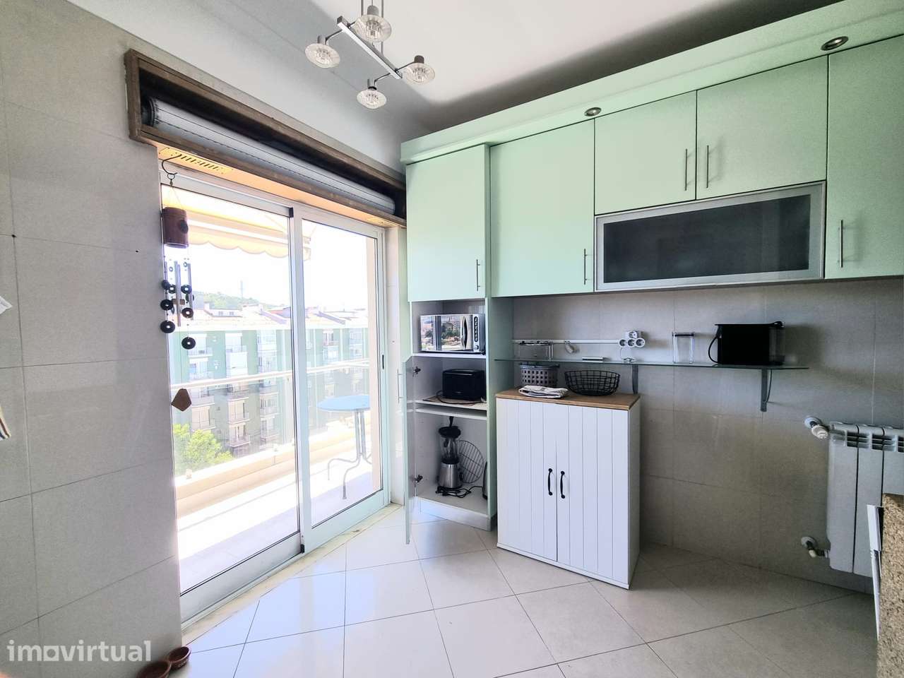 EXCELENTE APARTAMENTO T2 COM GARAGEM PARA ARRENDAMENTO - Grande imagem: 3/26