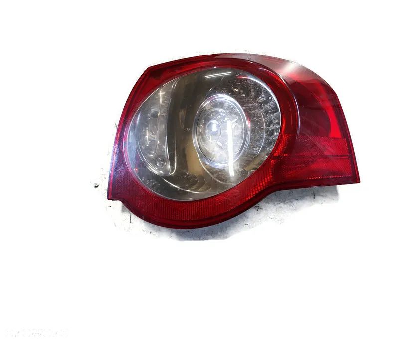 VW PASSAT B6 09r LAMPA W BŁOTNIK PRAWY TYŁ EU