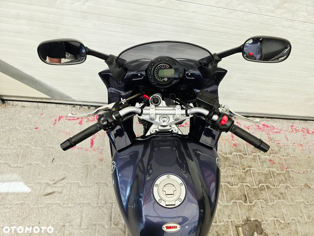 Yamaha FZ - 24