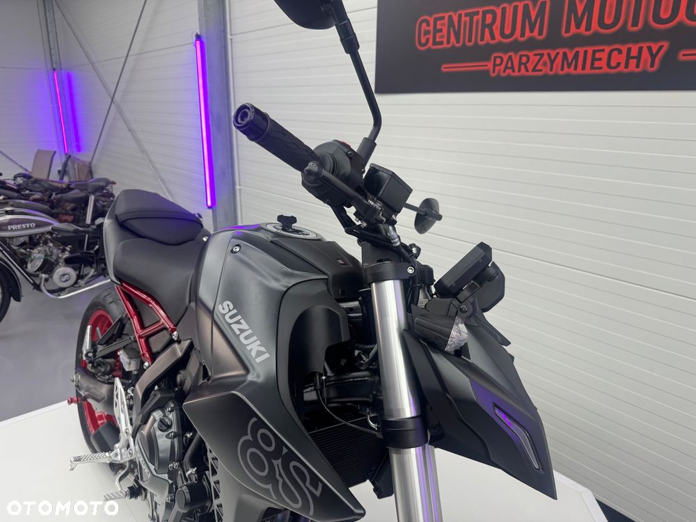 Suzuki GSX - 11