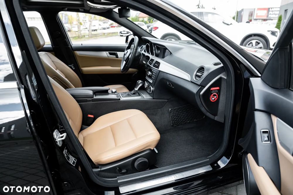 Mercedes-Benz Klasa C 250 CDI DPF Automatik BlueEFFICIENCY Special Edition - 18