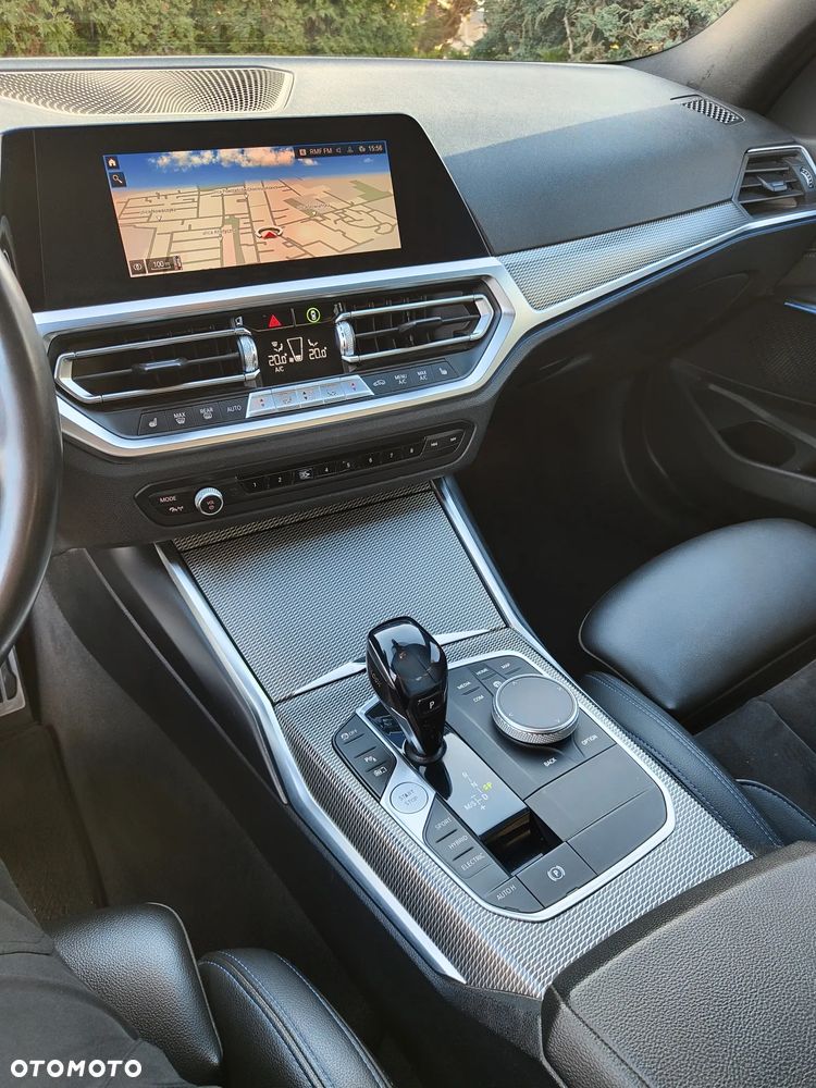 BMW Seria 3 330e M Sport - 28