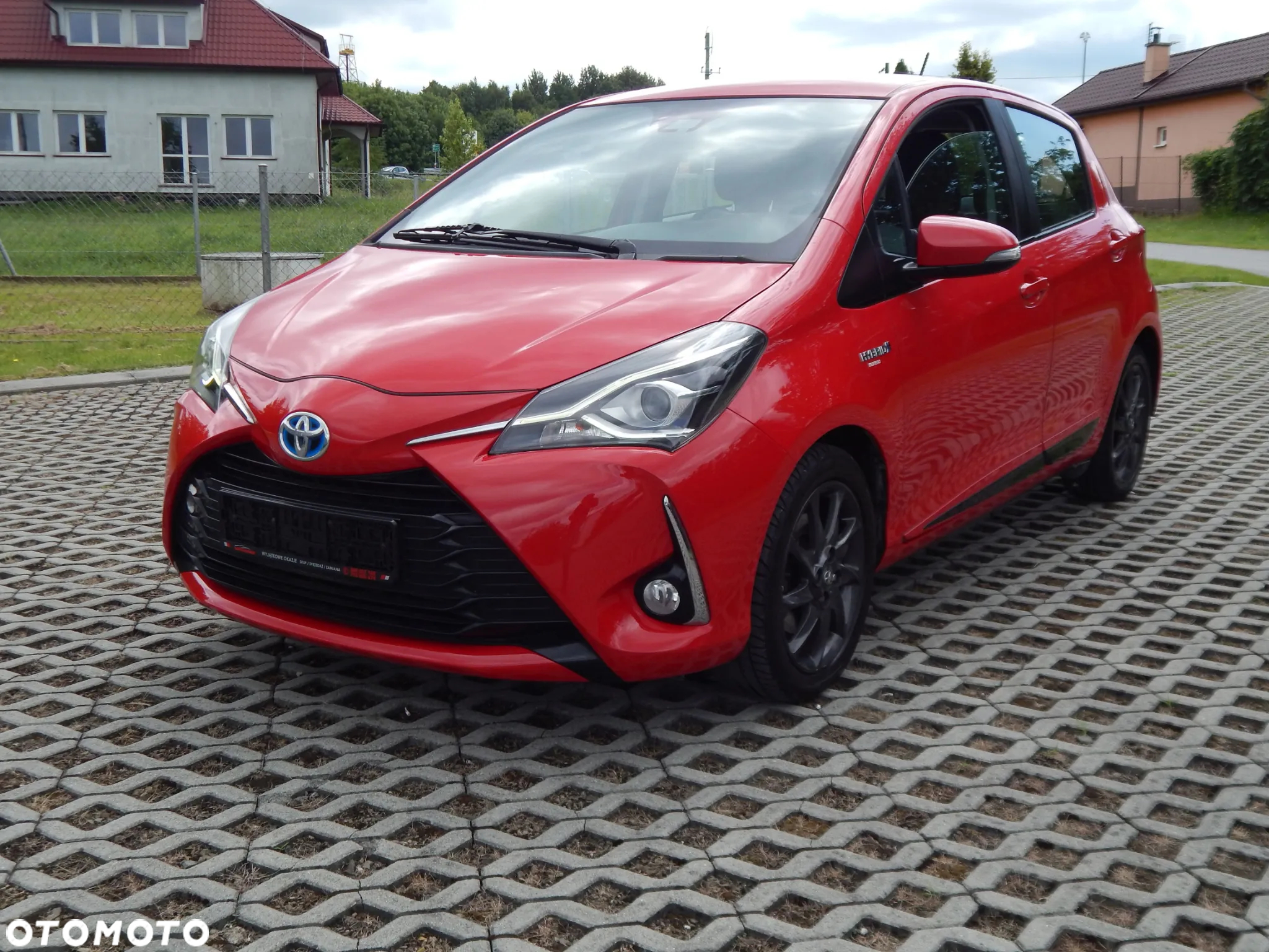 Toyota Yaris Hybrid 100 Premium - 4