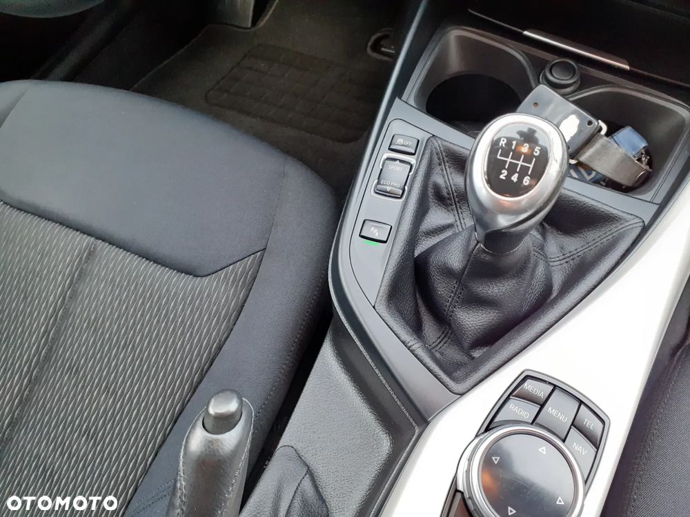 BMW Seria 1 116d Sport Line - 10