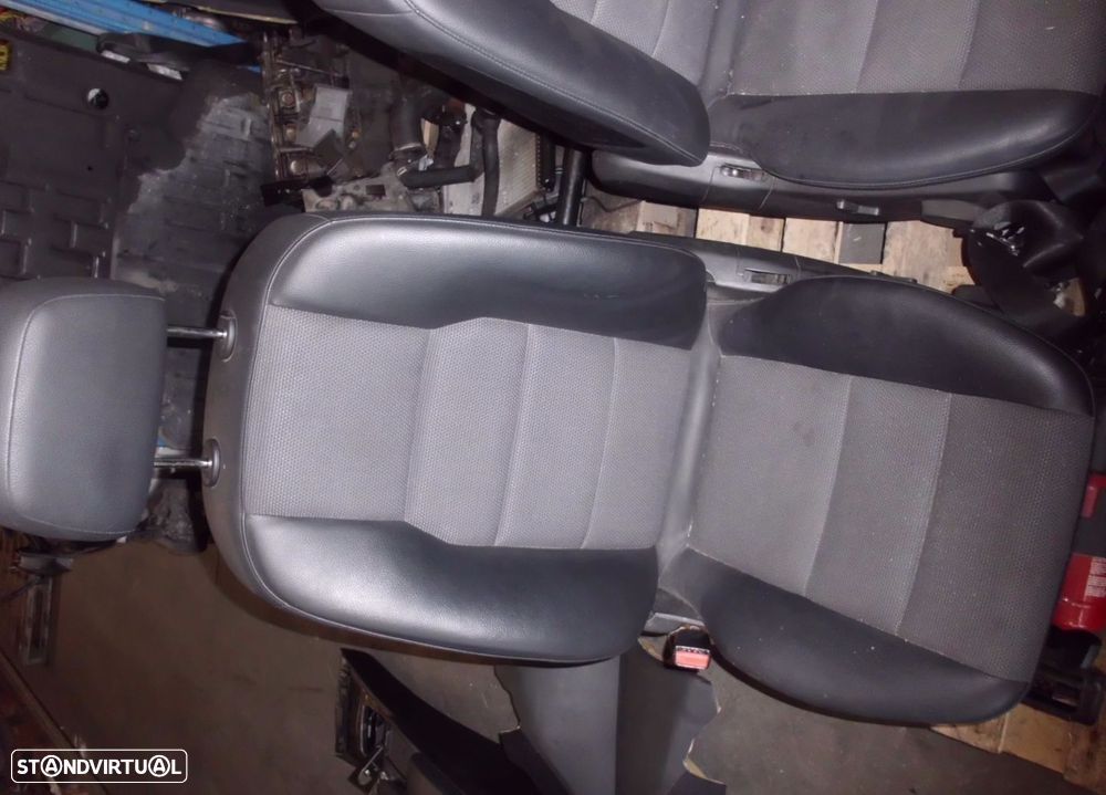 Interiores Mercedes Benz C 220 - 11