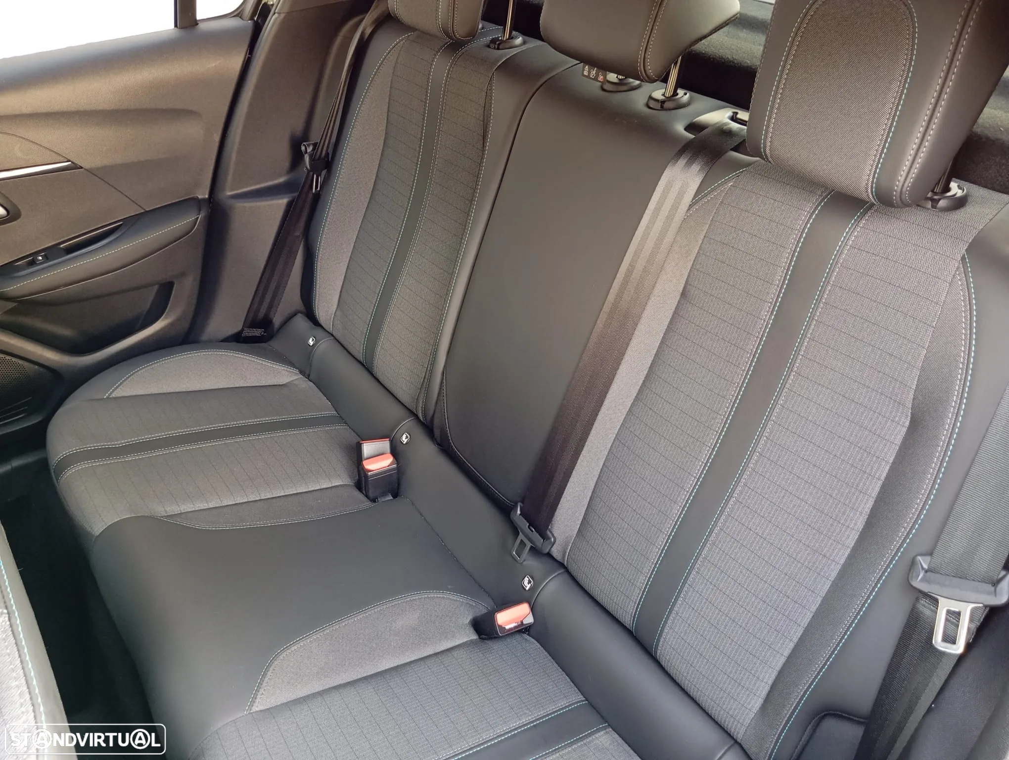 Peugeot e-208 50 kWh Allure Pack - 13