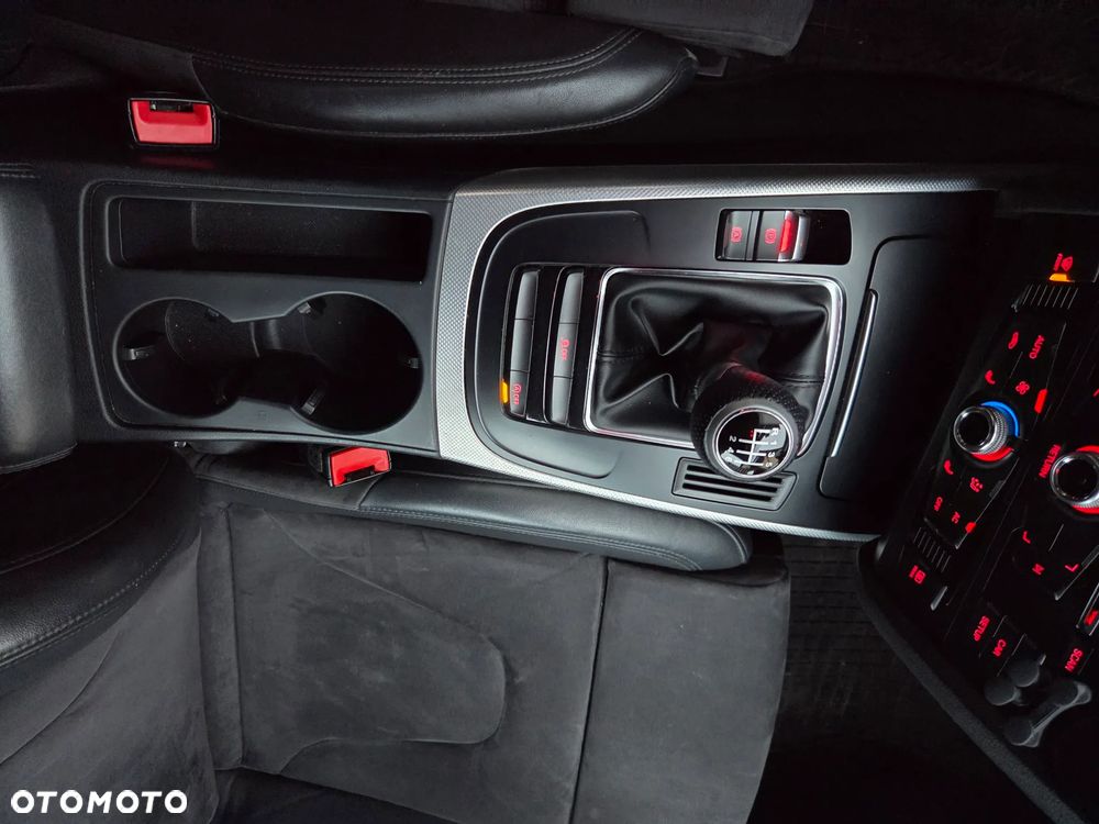 Audi A4 Avant 2.0 TDI DPF quattro S line Sportpaket - 28