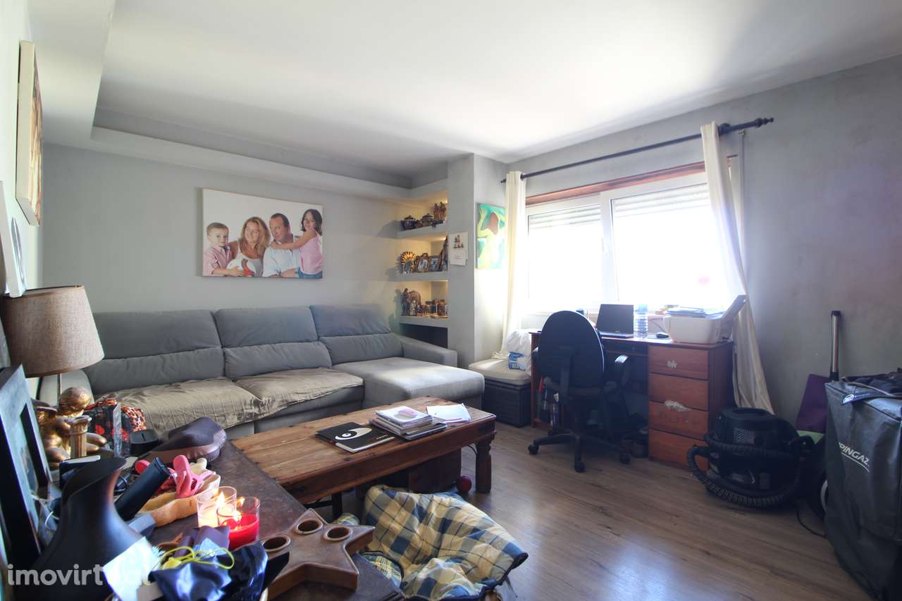 Vende-se T4 Bombeiros / Mem Martins - Grande imagem: 2/21