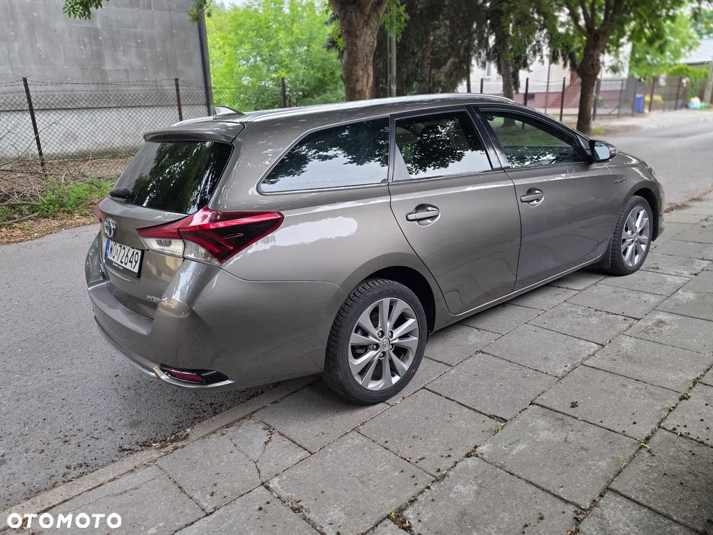 Toyota Auris Hybrid 135 Prestige - 4