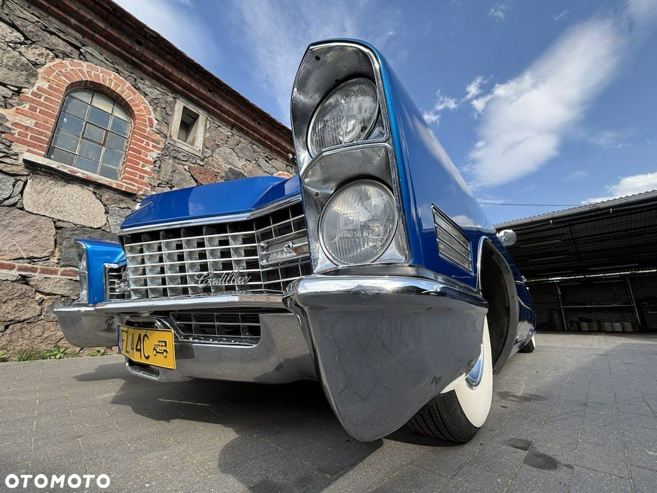 Cadillac Deville - 30