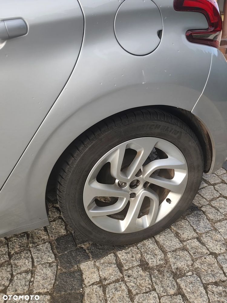 Peugeot 208 - 13