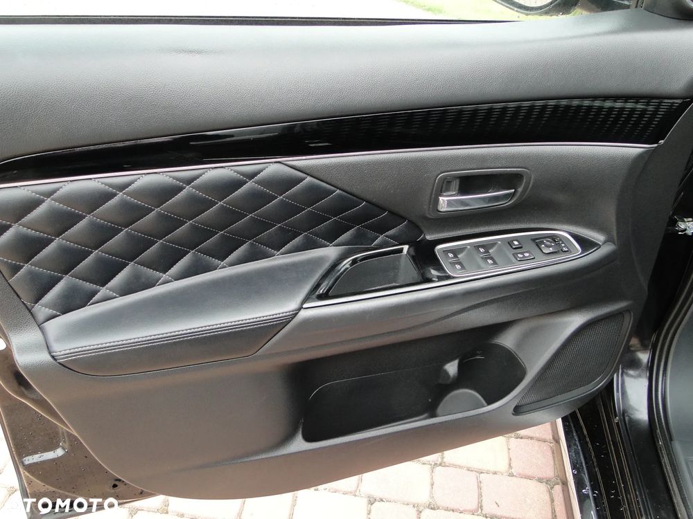 Mitsubishi Outlander Intense + - 34