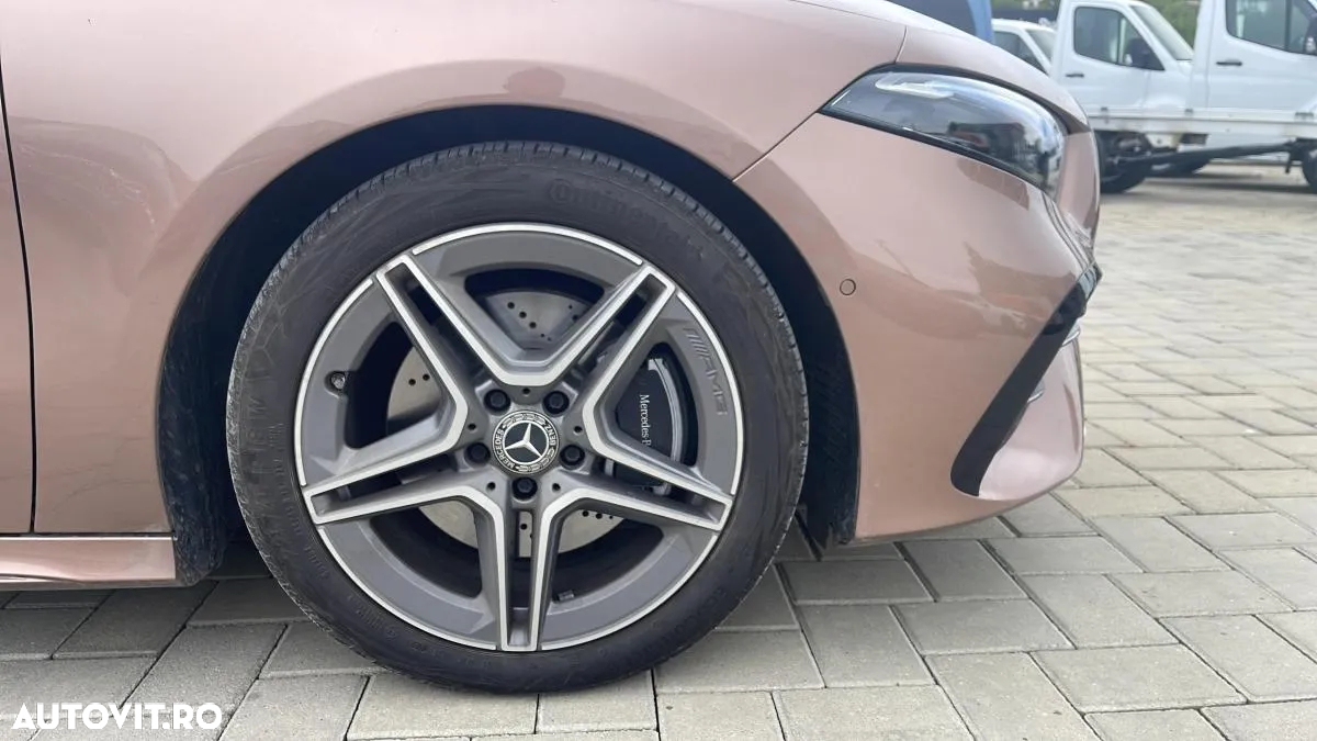 Mercedes-Benz A 220 4MATIC Aut. - 9