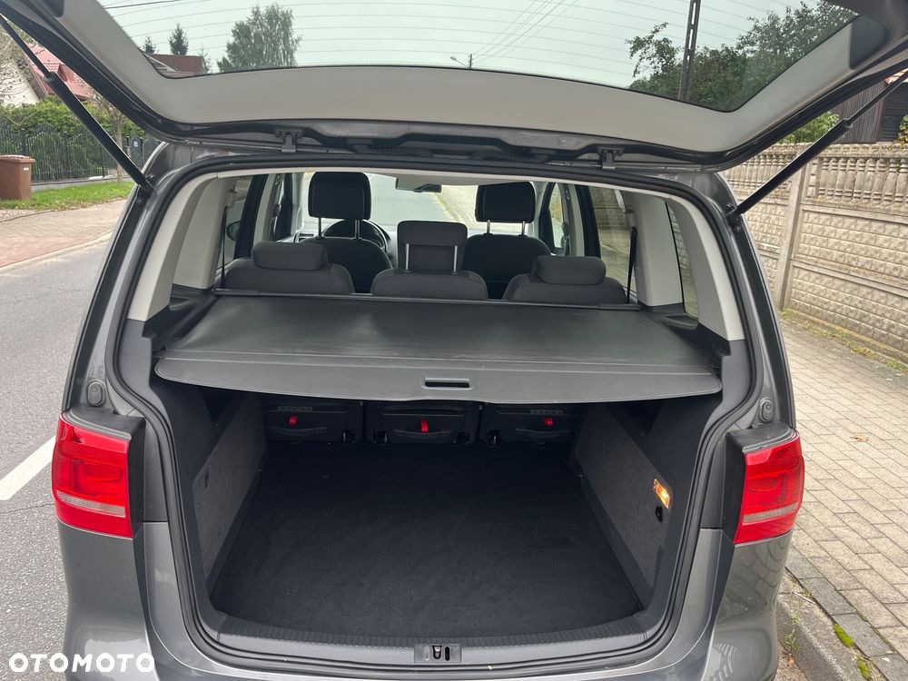 Volkswagen Touran - 11
