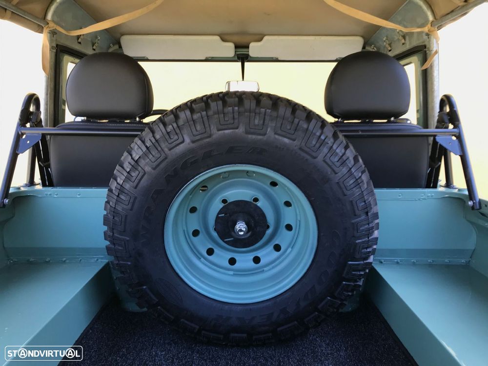 Land Rover Defender - 25