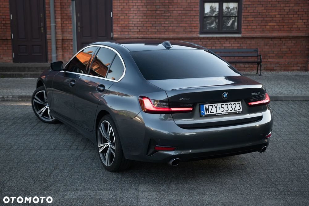 BMW Seria 3 330i xDrive Sport Line - 23