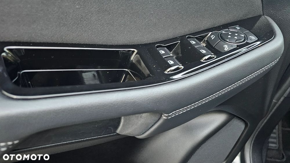 Ford S-Max 2.0 EcoBlue Titanium - 24