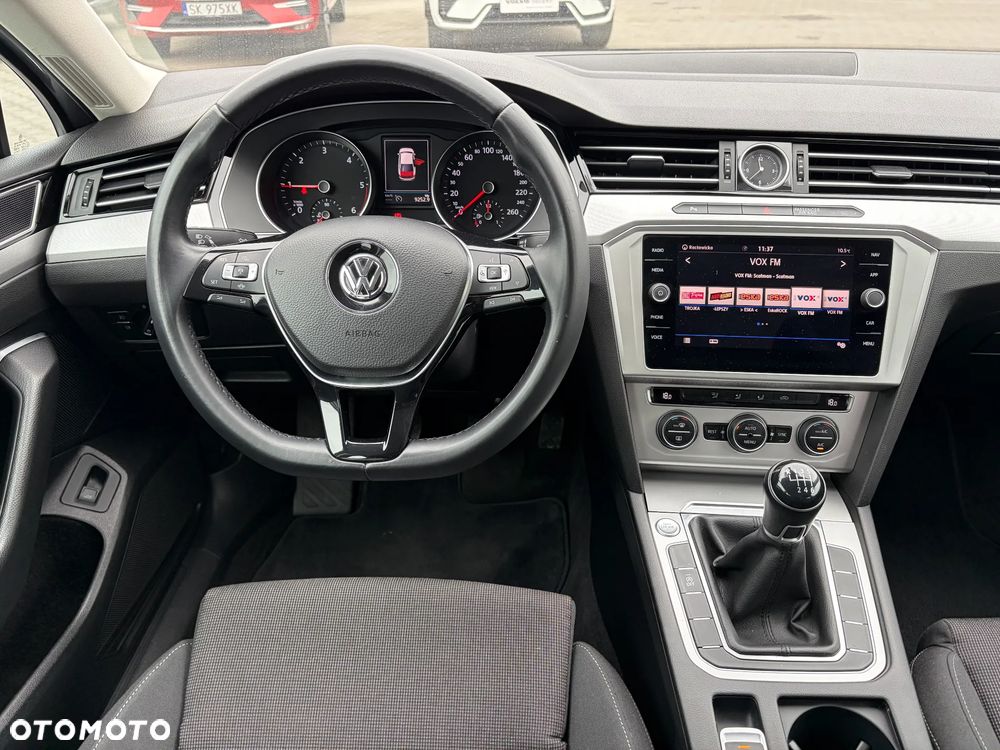 Volkswagen Passat 2.0 TDI SCR Comfortline - 13