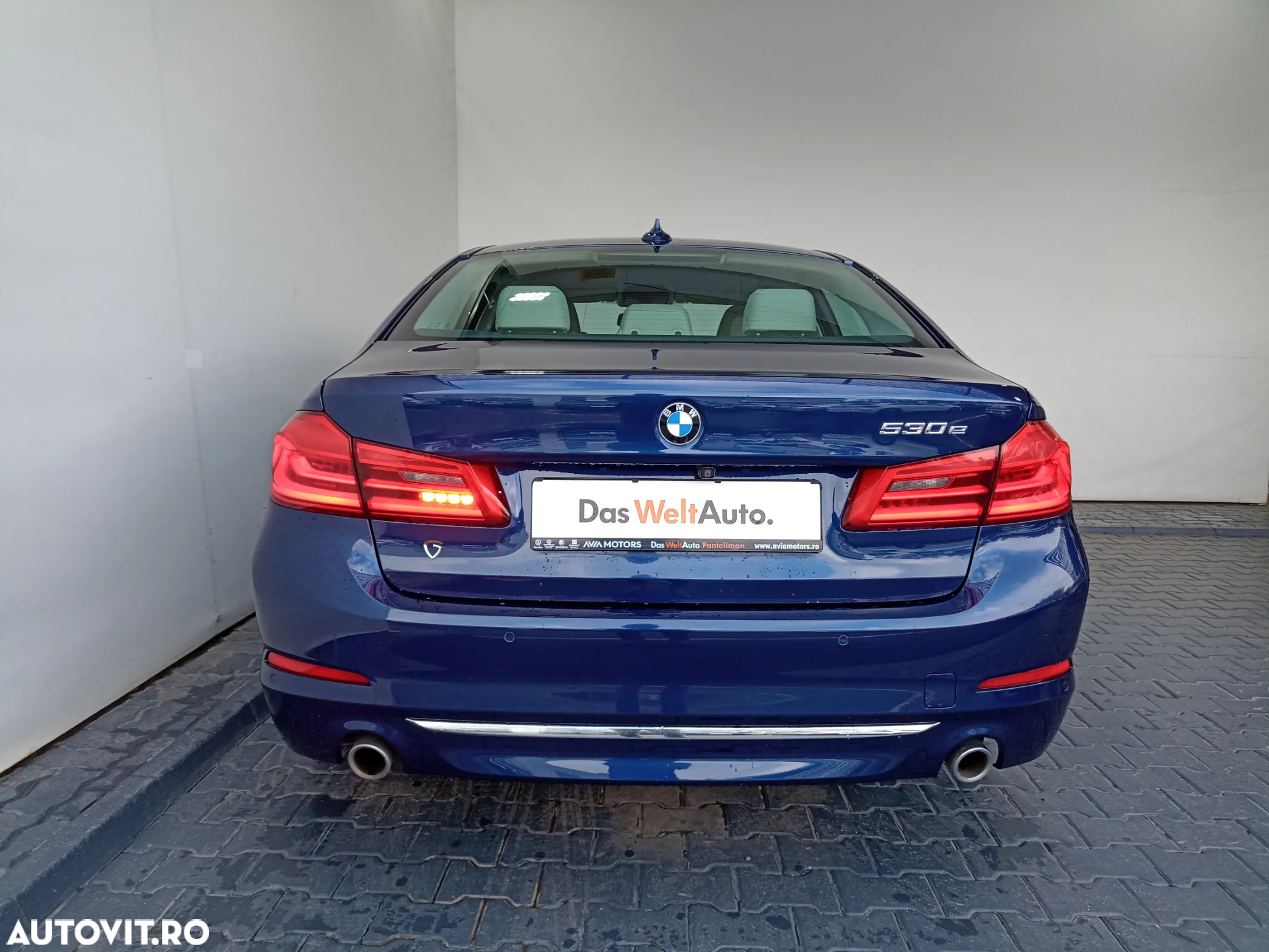BMW Seria 5 520i Aut. Luxury Line - 32