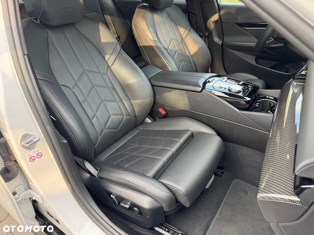 BMW Seria 5 520d xDrive mHEV M Sport - 27