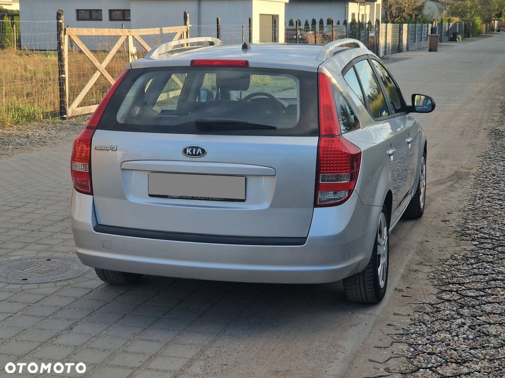 Kia Ceed - 16