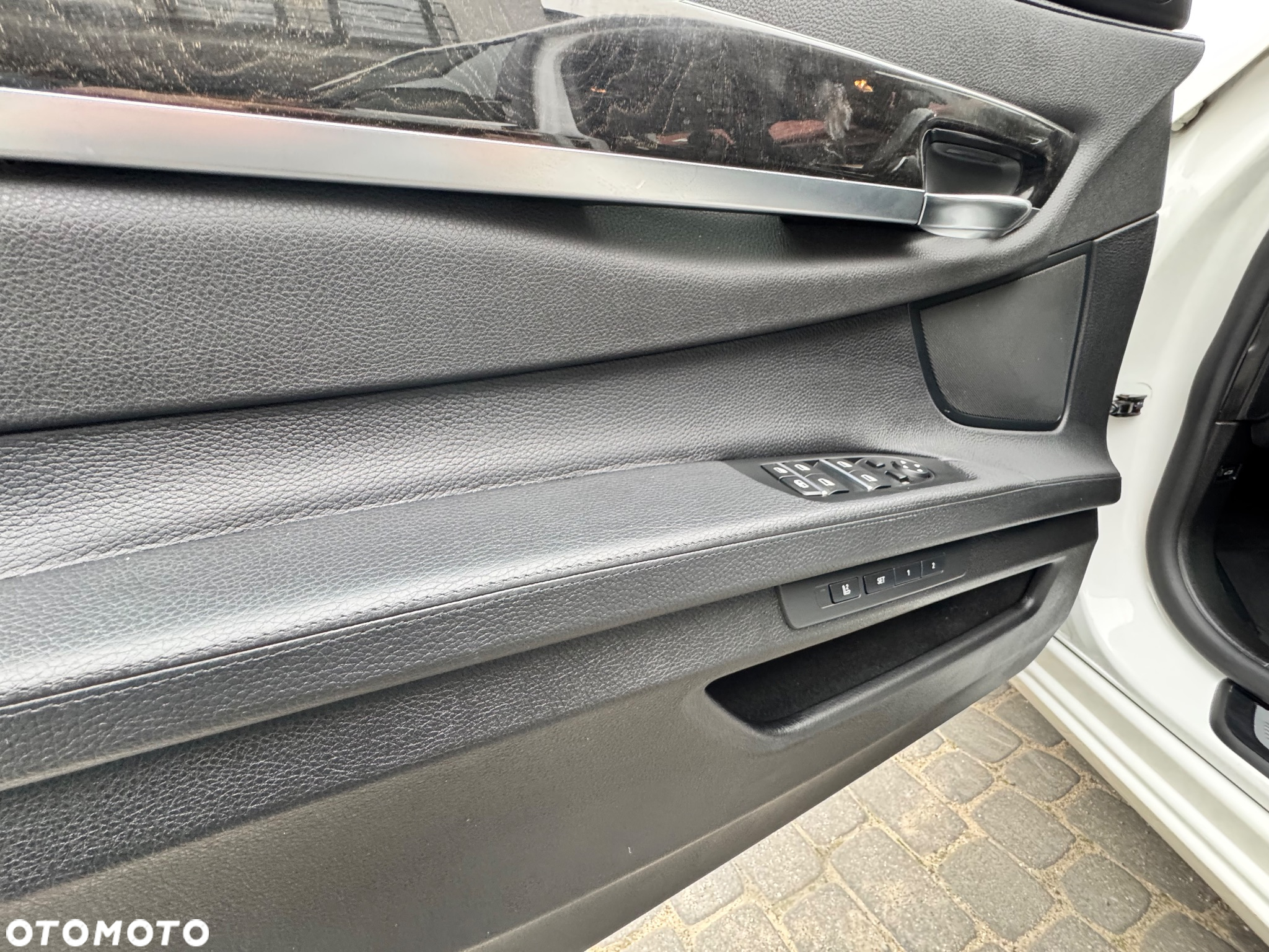 BMW Seria 7 740i - 26