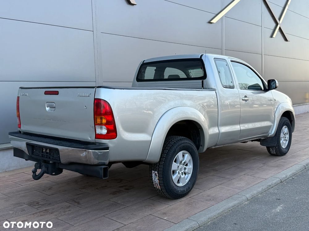 Toyota Hilux - 2