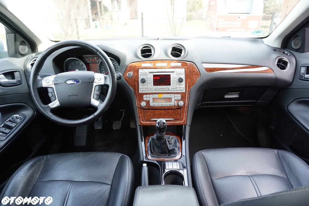 Ford Mondeo 2.0 Ghia X100 / X - 8