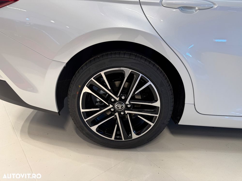 Toyota Camry 2.5 HEV Luxury - 4