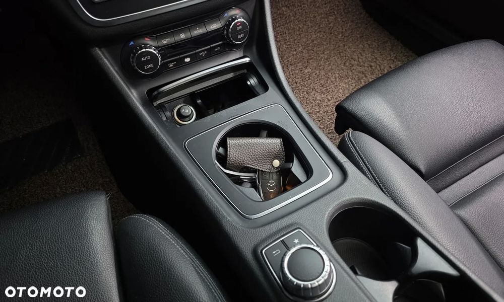 Mercedes-Benz GLA - 21