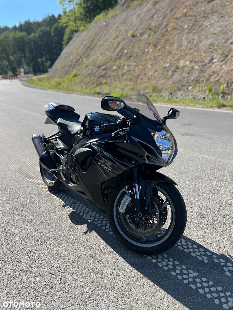 Suzuki GSR - 1