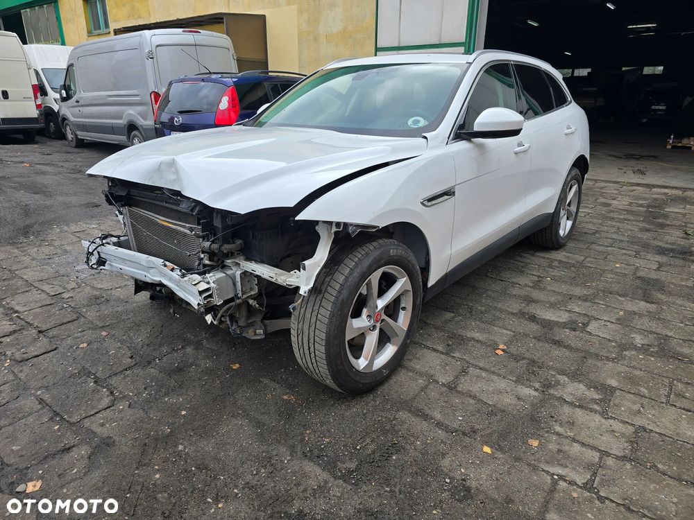 Jaguar F-Pace 2.0 i4D AWD Pure - 11