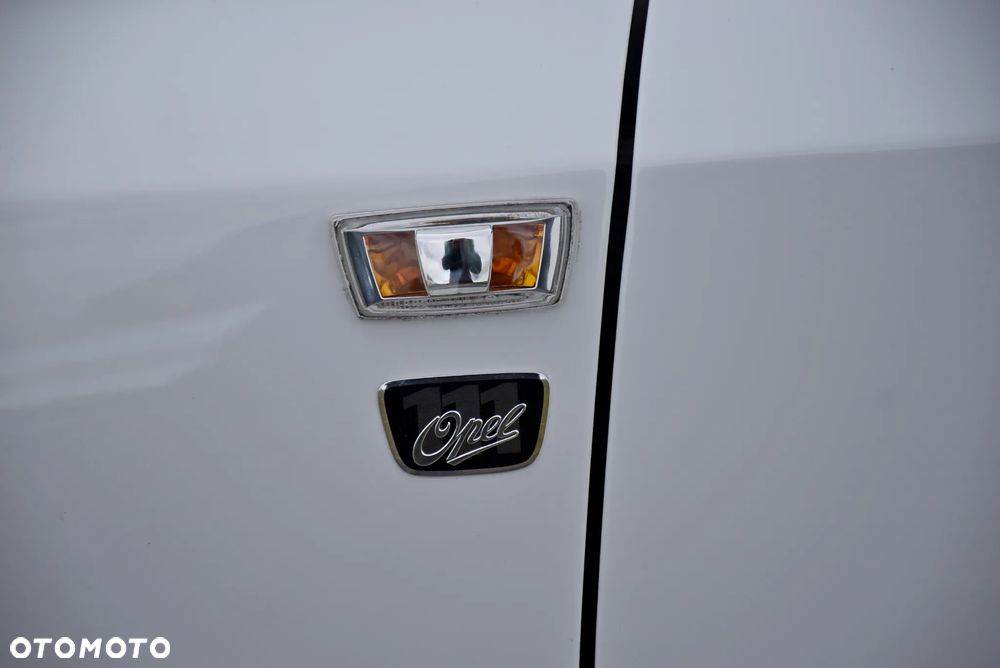 Opel Astra 1.6 Black&White - 16